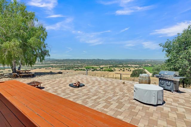 70500 Bradley Lockwood Road, Lockwood CA: https://media.crmls.org/mediaz/a48cee14-0676-4488-a6c3-062d62966230.jpg