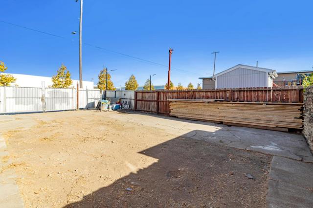 748 Clara Street, Oakland CA: https://media.crmls.org/mediaz/a48cfffc-df41-4e15-af1b-d0ff23ff8f0c.jpg