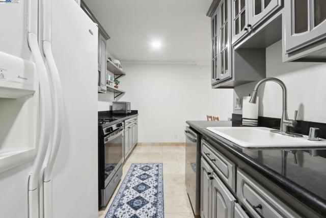 Image 3 of 25 For 38455 Bronson St  128