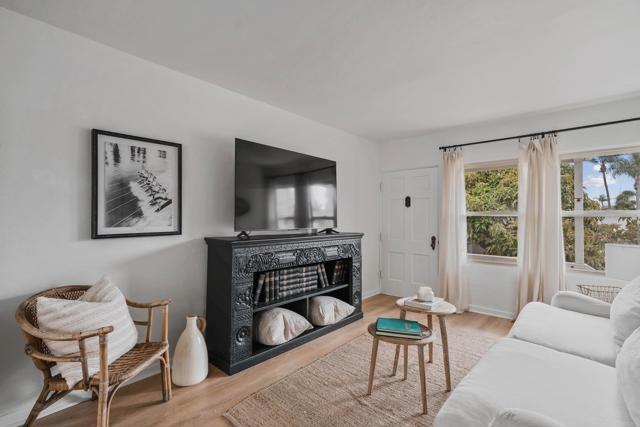 251 Orange Avenue, Coronado CA: https://media.crmls.org/mediaz/a48dd3bc-9846-48ac-a35c-efc07299b02b.jpg