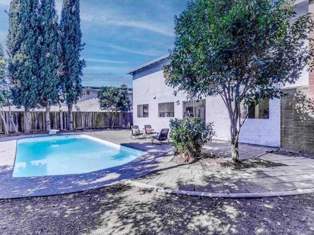 7160 Harvard Place, Gilroy CA: https://media.crmls.org/mediaz/a48e1bbc-9f9f-4f53-b14b-28b7429c35a0.jpg