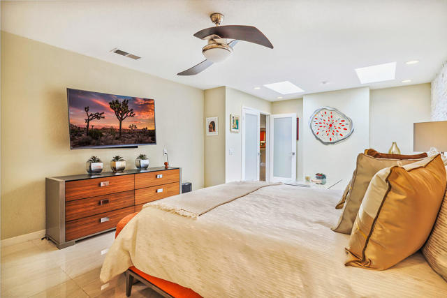 32 Presidio Place, Palm Desert CA: https://media.crmls.org/mediaz/a48e40d6-e9ee-4920-a089-d295bcd863cf.jpg