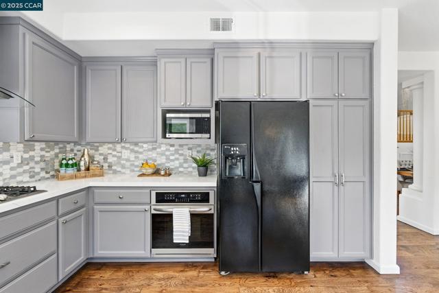 30300 Meridien Cir, Union City CA: https://media.crmls.org/mediaz/a48e4621-2246-4944-b3d3-a58fb21ac4df.jpg