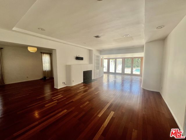 3964 Goodland Place, Studio City CA: https://media.crmls.org/mediaz/a48f6cea-f0ad-419f-9da6-e01205c2dc06.jpg