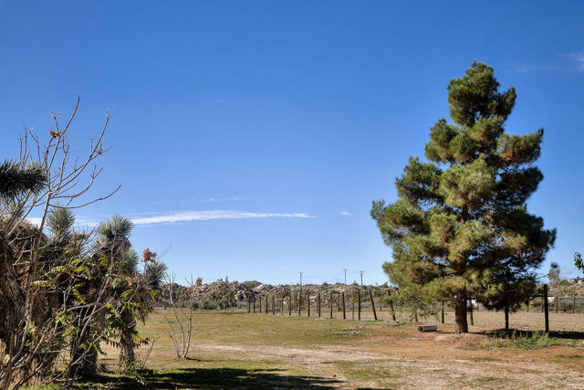 5134 Mormon Avenue, Yucca Valley CA: https://media.crmls.org/mediaz/a48fb002-62d5-4bed-adad-d61fab5be9a0.jpg