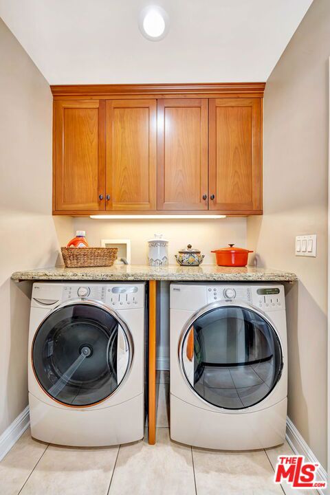 10257 Camarillo Street photo 17