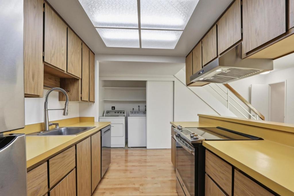 https://media.crmls.org/mediaz/a48ff1fb-9779-4359-88ea-5feb68551d45.jpg?preset=X-Large