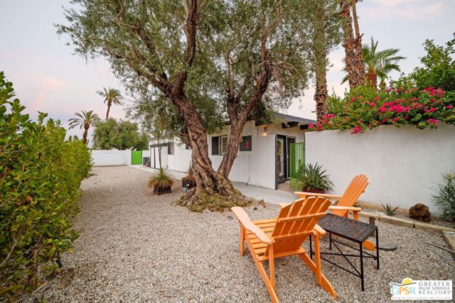 695 N Monterey Road, Palm Springs CA: https://media.crmls.org/mediaz/a48ff6c4-269a-40ae-8b6a-db8192c5eb8b.jpg