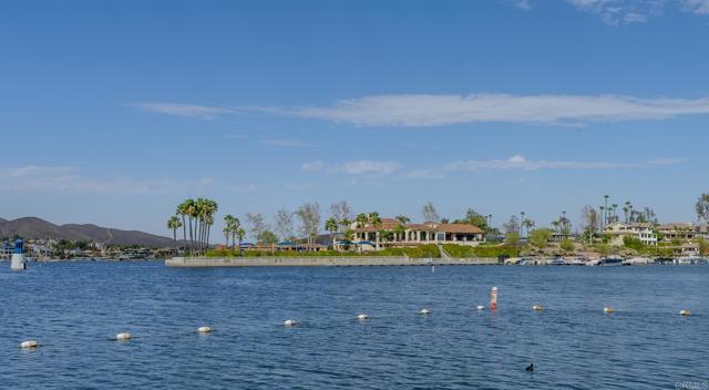 22633 Inspiration Pt, Canyon Lake CA: https://media.crmls.org/mediaz/a4905acc-82a8-4f16-ab76-f1fa2152bd6f.jpg