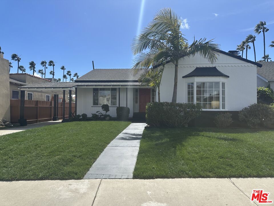5218 Angeles Vista Boulevard