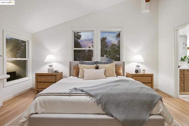 101 Palm Dr, Piedmont CA: https://media.crmls.org/mediaz/a491eac3-eff4-4bb4-840b-f9ad4527b6b1.jpg