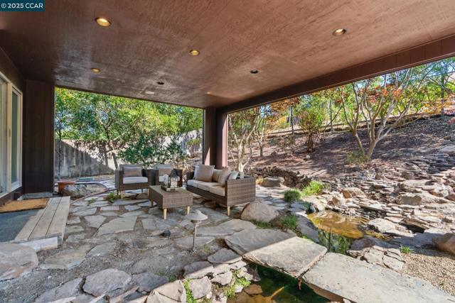 127 Devin Dr, Moraga CA: https://media.crmls.org/mediaz/a492c923-0e88-4eb3-984d-b74c294d7200.jpg