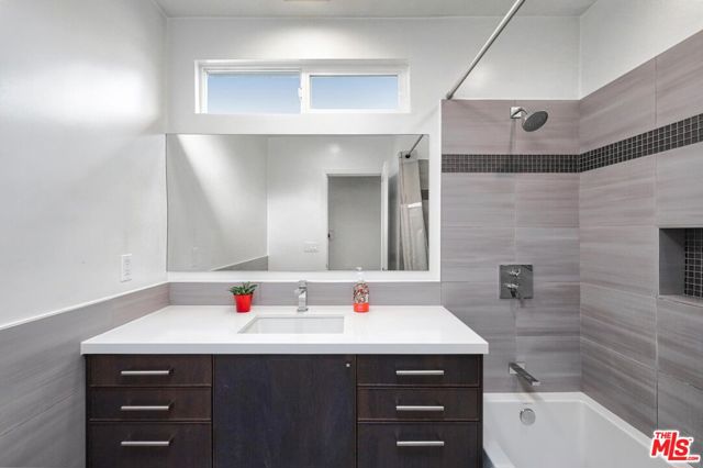 23018 Leonora Drive, Woodland Hills CA: https://media.crmls.org/mediaz/a492e692-295e-496e-bc0d-10849e81e825.jpg