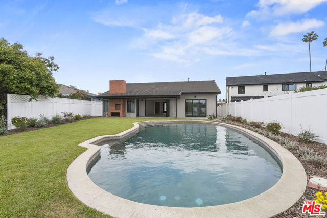 4444 Don Felipe Drive, Los Angeles CA: https://media.crmls.org/mediaz/a4932495-1889-4e5a-b1a3-736772c9587e.jpg