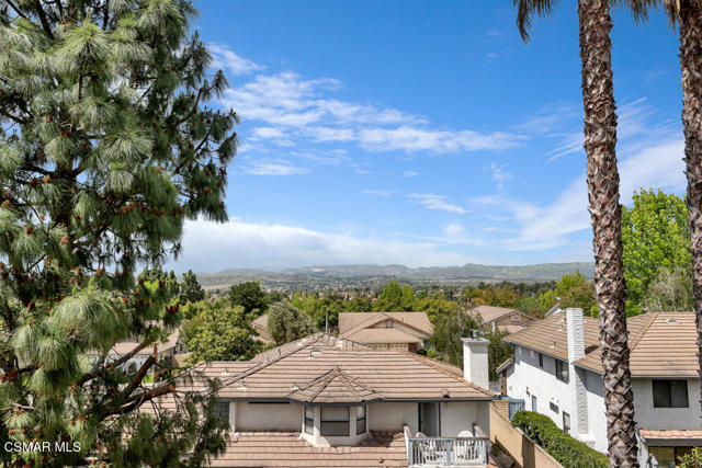 13101 Thomasville Court, Moorpark CA: https://media.crmls.org/mediaz/a493d1fa-01df-4ef9-adf8-c43f5152d7a1.jpg