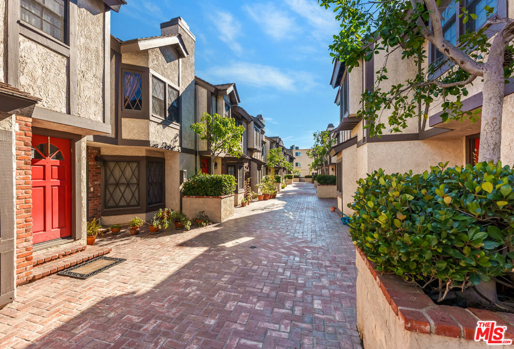 11940 Weddington Street #17