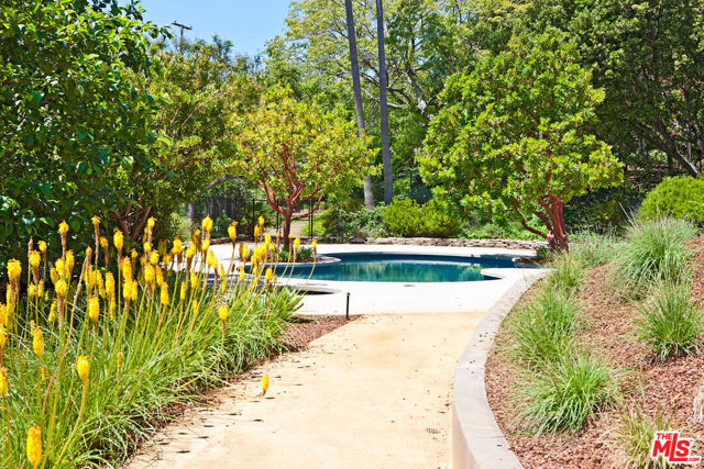 6228 Sycamore Meadows Drive, Malibu CA: https://media.crmls.org/mediaz/a4942336-9c3e-436b-9a03-2647050d52cf.jpg