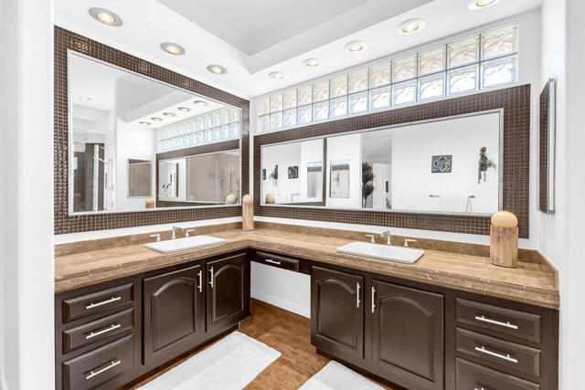 29 El Roble Court, Rancho Mirage CA: https://media.crmls.org/mediaz/a4948e87-71d3-4ac4-88e5-7e1ff999d975.jpg
