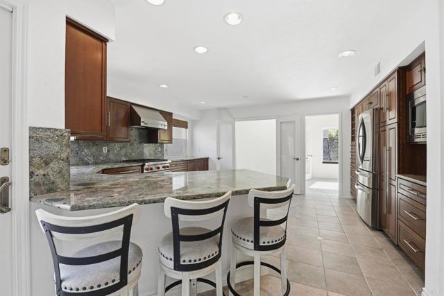 Detail Gallery Image 13 of 59 For 2070 Tiffany Dr, Oceanside,  CA 92056 - 4 Beds | 2/1 Baths