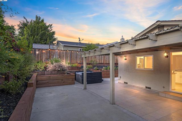 2682 Pickfair Ln, Livermore CA: https://media.crmls.org/mediaz/a4951e00-c63c-44a9-8aa6-c64639c79c03.jpg