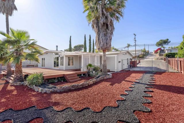 12405 Royal Rd, El Cajon CA: https://media.crmls.org/mediaz/a49560c4-ffeb-4121-a476-6cb3ff8212e4.jpg