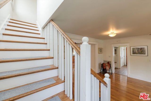 933 W Venezia Avenue, Venice CA: https://media.crmls.org/mediaz/a4969ad8-ada6-47ea-beee-bb5a6d80417e.jpg