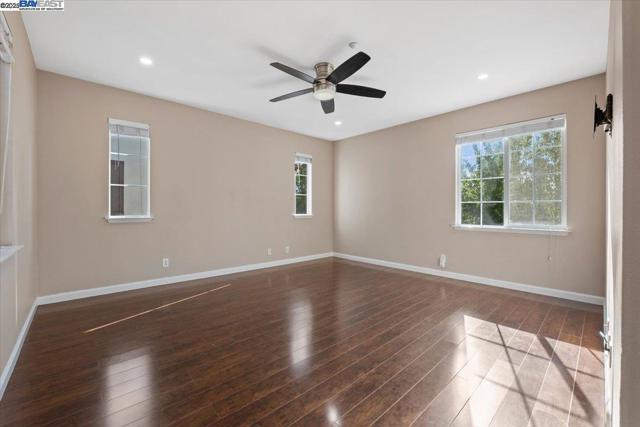 9752 Belladonna Dr, San Ramon CA: https://media.crmls.org/mediaz/a4969afc-6a2f-43ef-ac81-0953f40ae16d.jpg