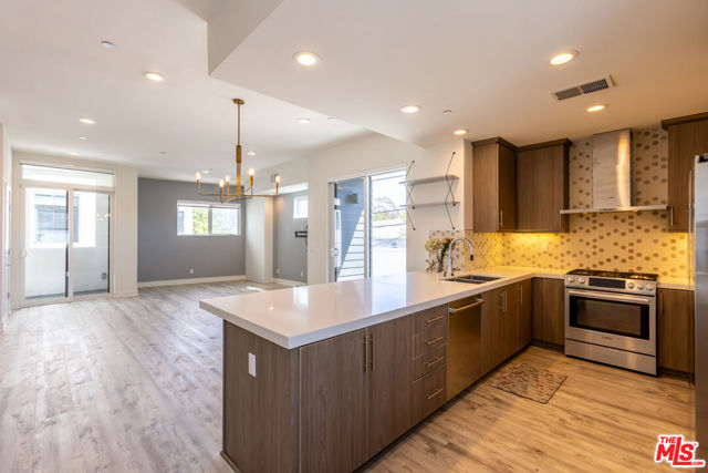 3309 Aria Lane, Los Angeles CA: https://media.crmls.org/mediaz/a4977c40-8fc1-4ddd-8bd7-0f372eb8fa75.jpg