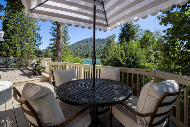 54186 Road 432, Bass Lake CA: https://media.crmls.org/mediaz/a497b310-2954-4059-9806-b7957dcba6df.jpg