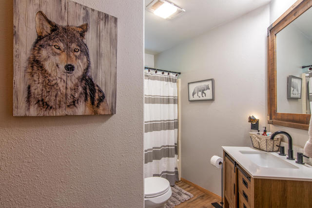 24561 Lakeview Drive, Idyllwild CA: https://media.crmls.org/mediaz/a4987af7-07be-49a1-a5c5-dceb4ead8b96.jpg