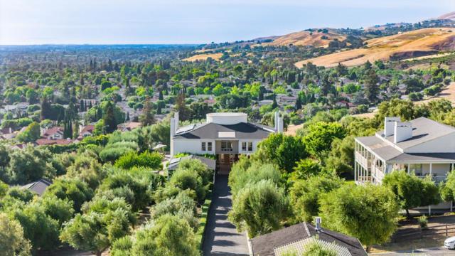 2589 Greenrock Road, Milpitas CA: https://media.crmls.org/mediaz/a498946a-dae1-4067-91e3-31460ed4ccd7.jpg