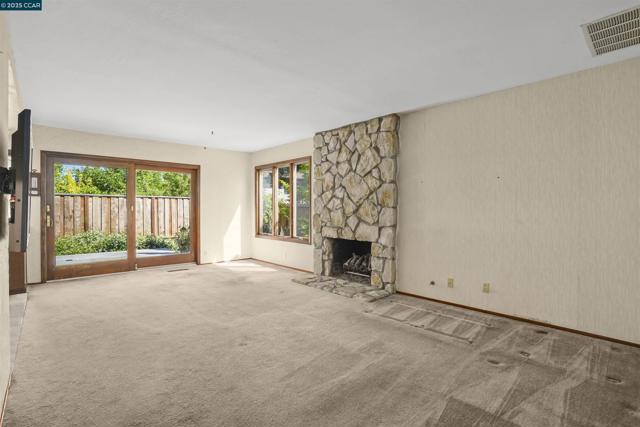 220 Daylight Pl, Danville CA: https://media.crmls.org/mediaz/a498c318-30eb-4198-a592-6a805a0a303f.jpg