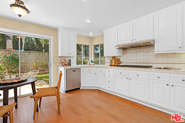 1668 Fox Springs Circle, Newbury Park CA: https://media.crmls.org/mediaz/a4992928-11af-4a3f-90e7-16b61b8c1fa5.jpg