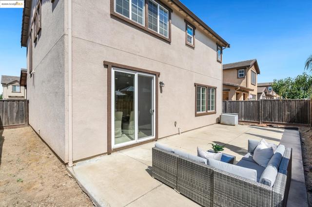 112 Willowrun Way, Oakley CA: https://media.crmls.org/mediaz/a49a50c2-57de-4626-a96a-8d11db70c649.jpg