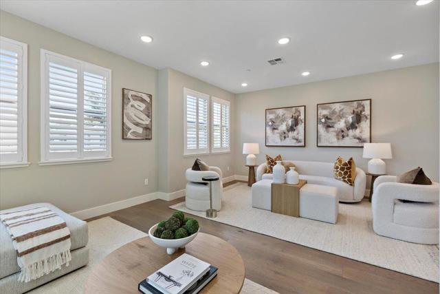 639 Cinnamon Circle, Mountain View CA: https://media.crmls.org/mediaz/a49b146f-28e8-4f19-aa62-e215a86976de.jpg