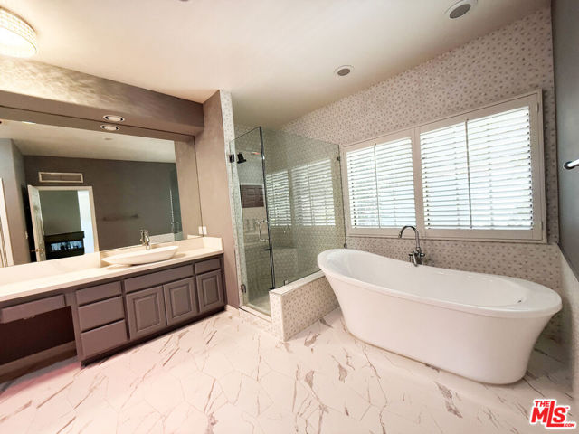 15020 Encanto Drive, Sherman Oaks CA: https://media.crmls.org/mediaz/a49b1646-d93a-479d-afbf-6c6a2ac81806.jpg