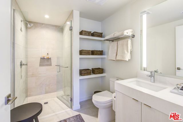 801 S OLIVE Street, Los Angeles CA: https://media.crmls.org/mediaz/a49c196f-a116-4936-9f5c-bcb83c7316c0.jpg