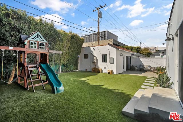 149 S Wetherly Drive, Beverly Hills CA: https://media.crmls.org/mediaz/a49c723f-678c-4127-8af3-fc9600b60a67.jpg