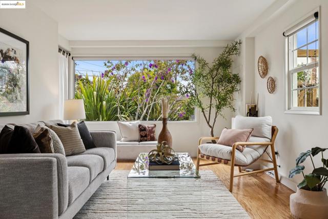 1511 Rose St, Berkeley CA: https://media.crmls.org/mediaz/a49ca090-c7cf-4de8-9ae2-9354c95c7430.jpg