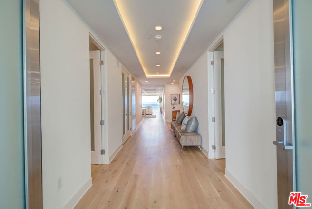 17325 Castellammare Drive, Pacific Palisades CA: https://media.crmls.org/mediaz/a49e0044-d4e0-43ca-9722-bd574d5d3285.jpg