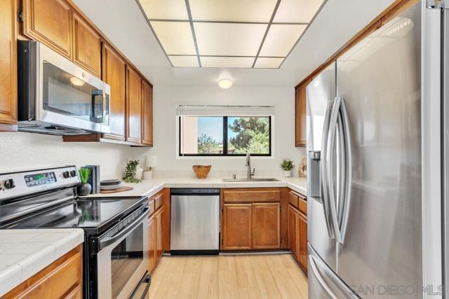 4245 Asher St, San Diego CA: https://media.crmls.org/mediaz/a49e206e-1d2c-453a-a75b-41dd87d36048.jpg
