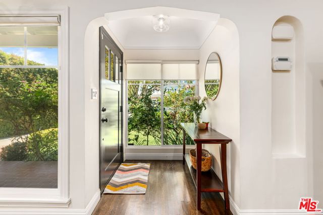 4223 Wilkinson Avenue, Studio City CA: https://media.crmls.org/mediaz/a49e7c1d-c6b8-414d-b521-8aeb05b2e473.jpg