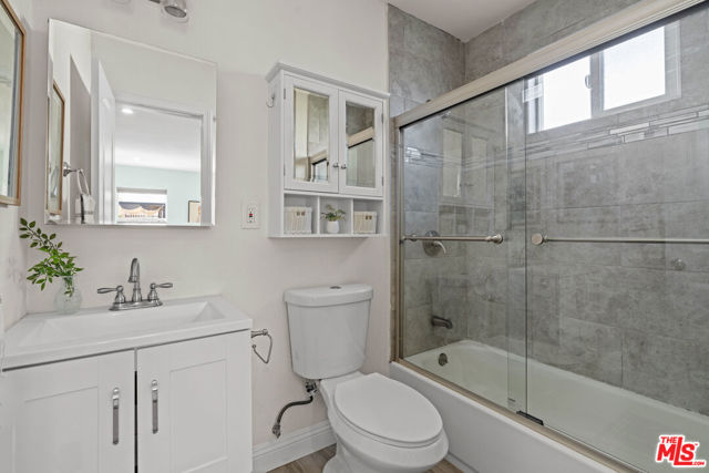 5832 South Van Ness Avenue photo 16