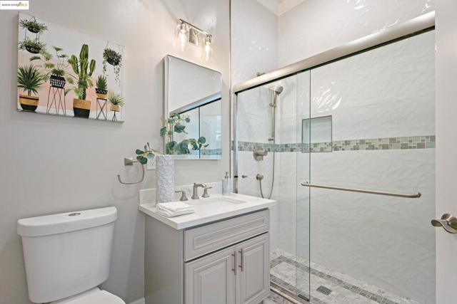 5915 Balboa Dr, Oakland CA: https://media.crmls.org/mediaz/a49f7ae7-7665-4f92-b55a-08df20f82305.jpg
