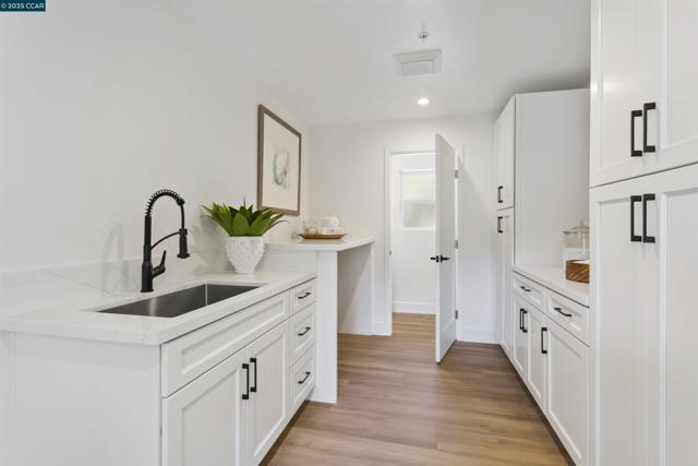 2559 Romley Ln, Alamo CA: https://media.crmls.org/mediaz/a49fa5b0-85d3-4130-8cbc-12fa82170608.jpg