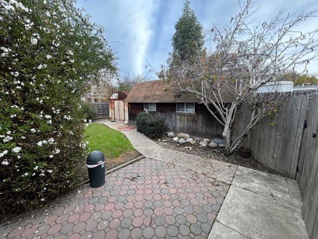612 Central Avenue, Salinas CA: https://media.crmls.org/mediaz/a4a00651-4f17-4ade-897c-48f0e6c2dae6.jpg