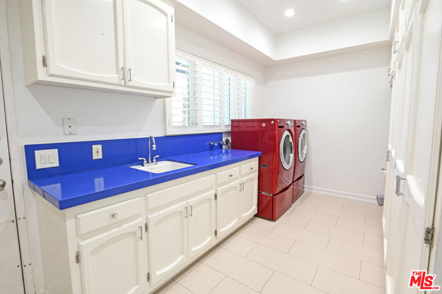 18141 Green Meadow Drive, Encino CA: https://media.crmls.org/mediaz/a4a02e44-2c6f-403e-a1d9-b0855633bf94.jpg
