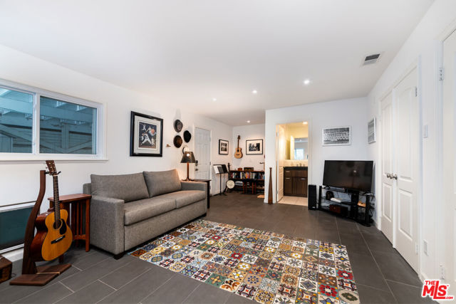8328 Kirkwood Drive, Los Angeles CA: https://media.crmls.org/mediaz/a4a030a8-4261-4e20-a944-eaefb552950d.jpg