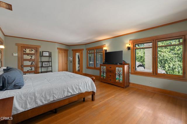 1327 S Oak Knoll Avenue, Pasadena CA: https://media.crmls.org/mediaz/a4a0f7bd-50e3-4f2e-ad1b-c126b9ac0222.jpg