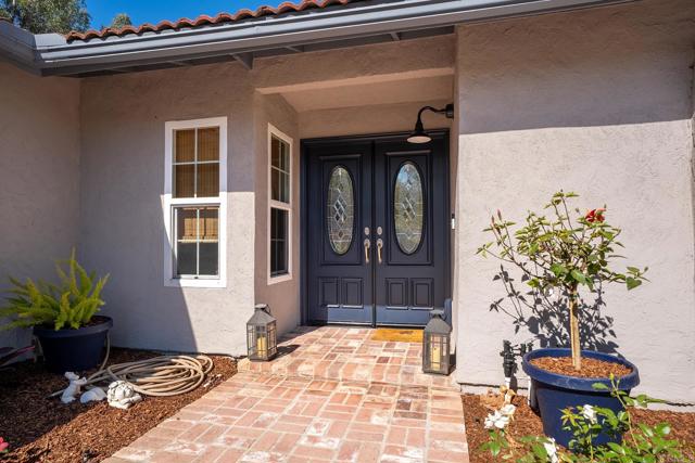 Detail Gallery Image 2 of 54 For 1668 Avenida Cherylita, El Cajon,  CA 92020 - 4 Beds | 2/1 Baths